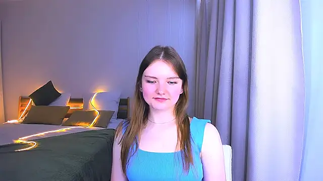 Snapshot of LookEva chatting on June 18, 9:14 am LookEva online show from June 18, 9:14 am