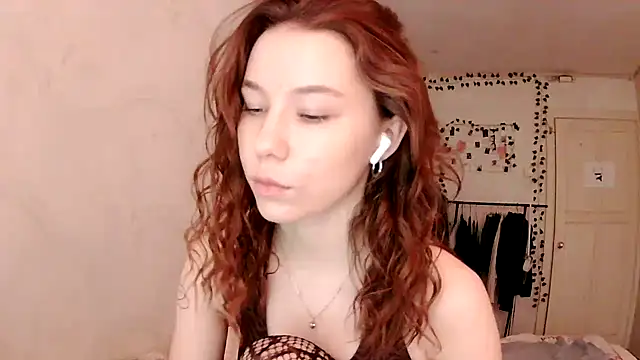 Snapshot of PollyStix chatting on May 16, 12:04 pm PollyStix online show from May 16, 12:04 pm
