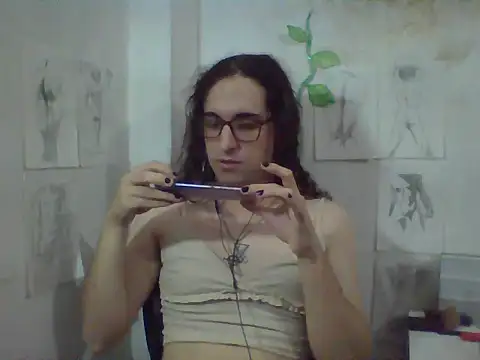 Snapshot of LaCuerva chatting on June 15, 5:26 pm LaCuerva online show from June 15, 5:26 pm