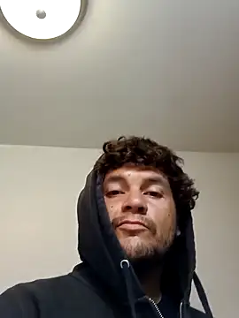 matdog027374 online show from May 10, 1:44 am