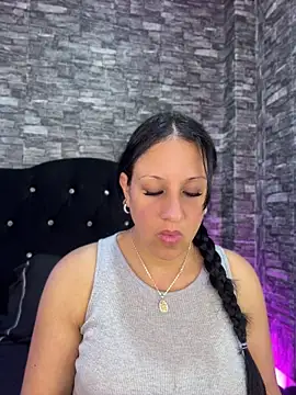 Snapshot of Cloe-Fire chatting on May 9, 11:15 am Cloe-Fire online show from May 9, 11:15 am