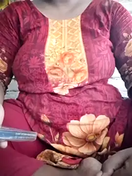 Snapshot of indian-couple9 chatting on June 2, 6:15 am indian-couple9 online show from June 2, 6:15 am