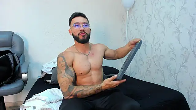 Axel power  online show from May 13, 3:15 am