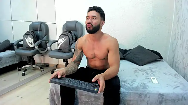 Axel power  online show from May 25, 3:12 am