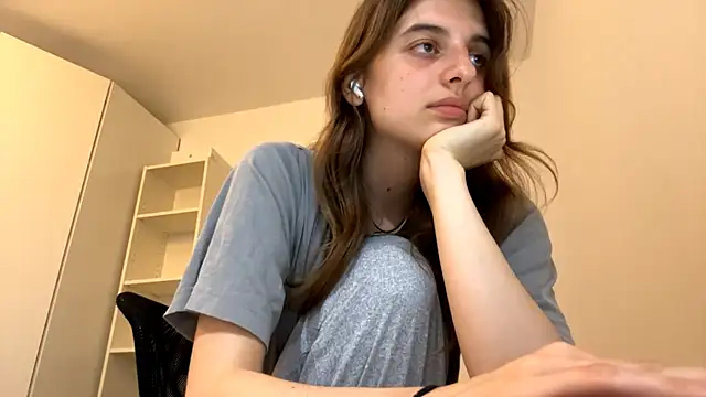 Snapshot of ActaedCottage chatting on June 5, 5:51 pm ActaedCottage online show from June 5, 5:51 pm
