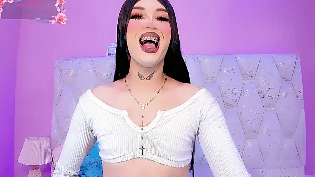 Snapshot of Lexxy_Mattell chatting on June 19, 5:23 am Lexxy Mattell online show from June 19, 5:23 am