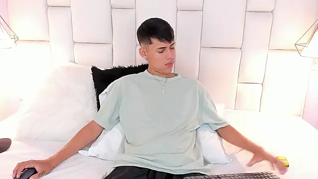 Snapshot of JacobFerrer chatting on June 3, 5:51 pm JacobFerrer online show from June 3, 5:51 pm