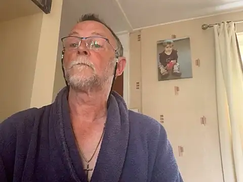 Snapshot of Moonraker64 chatting on May 31, 7:48 am Moonraker64 online show from May 31, 7:48 am