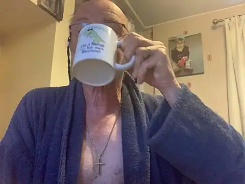 Snapshot of Moonraker64 chatting on June 1, 5:31 am Moonraker64 online show from June 1, 5:31 am