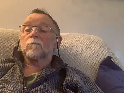 Snapshot of Moonraker64 chatting on June 7, 7:39 pm Moonraker64 online show from June 7, 7:39 pm