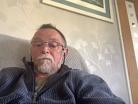 Snapshot of Moonraker64 chatting on June 13, 3:32 pm Moonraker64 online show from June 13, 3:32 pm