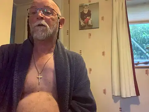 Snapshot of Moonraker64 chatting on July 4, 5:13 am Moonraker64 online show from July 4, 5:13 am