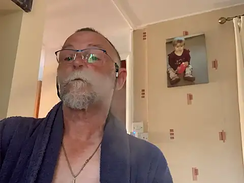 Snapshot of Moonraker64 chatting on July 10, 5:56 am Moonraker64 online show from July 10, 5:56 am
