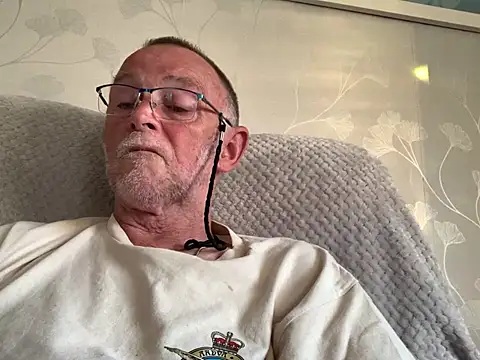 Snapshot of Moonraker64 chatting on July 11, 7:27 pm Moonraker64 online show from July 11, 7:27 pm