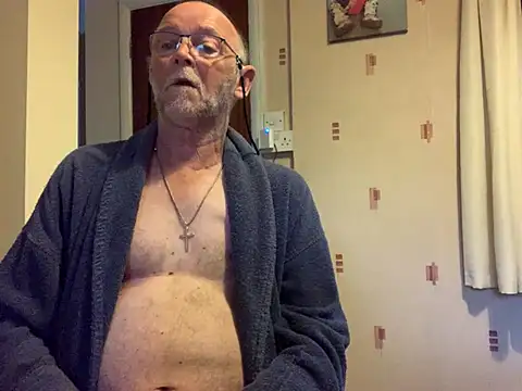 Snapshot of Moonraker64 chatting on July 18, 4:49 am Moonraker64 online show from July 18, 4:49 am