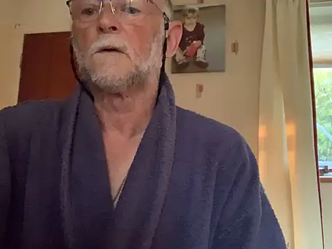 Snapshot of Moonraker64 chatting on July 22, 5:10 am Moonraker64 online show from July 22, 5:10 am