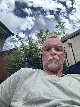 Snapshot of Moonraker64 chatting on July 28, 12:23 pm Moonraker64 online show from July 28, 12:23 pm