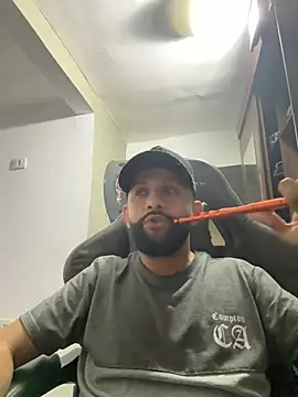 Snapshot of Ssombra_ chatting on May 17, 3:59 am Ssombra online show from May 17, 3:59 am