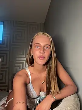 Snapshot of Exotic-Elsie chatting on May 13, 9:22 pm Exotic-Elsie online show from May 13, 9:22 pm