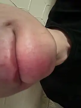 hotlips2026 online show from May 4, 7:04 am