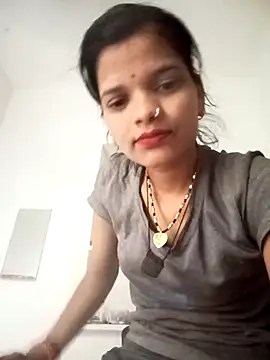 Snapshot of Student_garl_1 chatting on May 5, 8:44 am Student garl 1 online show from May 5, 8:44 am