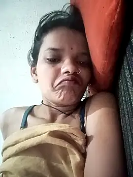 Snapshot of Student_garl_1 chatting on May 15, 10:39 pm Student garl 1 online show from May 15, 10:39 pm