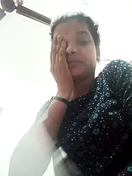 Snapshot of Student_garl_1 chatting on May 21, 11:56 pm Student garl 1 online show from May 21, 11:56 pm