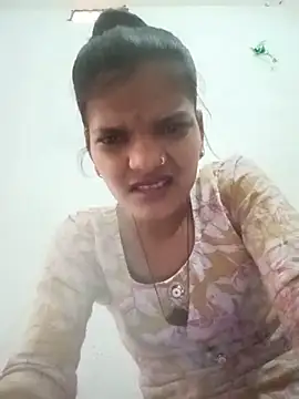 Snapshot of Student_garl_1 chatting on May 25, 7:25 am Student garl 1 online show from May 25, 7:25 am