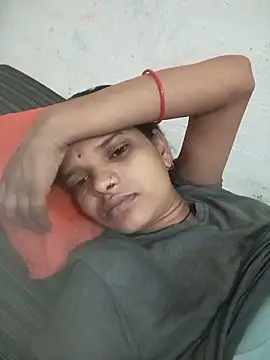 Snapshot of Student_garl_1 chatting on May 29, 10:57 am Student garl 1 online show from May 29, 10:57 am