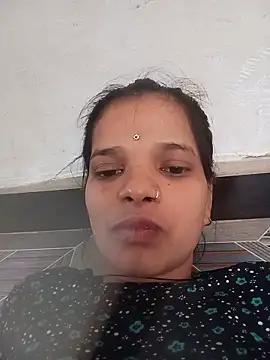 Snapshot of Student_garl_1 chatting on May 30, 11:07 am Student garl 1 online show from May 30, 11:07 am