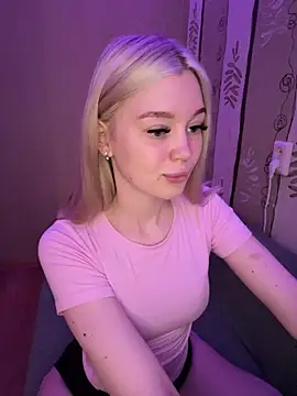 Snapshot of Velvet_Doll_ chatting on June 18, 9:47 am Velvet Doll online show from June 18, 9:47 am