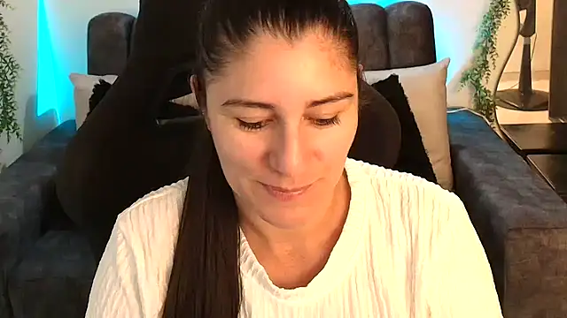 Snapshot of LUCYMILF_SEXY chatting on May 31, 5:09 pm LUCYMILF SEXY online show from May 31, 5:09 pm