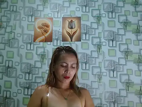 Snapshot of Sweet_Crystal69 chatting on May 10, 6:46 pm Sweet Crystal69 online show from May 10, 6:46 pm