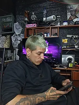 Snapshot of demoni0802 chatting on July 3, 3:24 am demoni0802 online show from July 3, 3:24 am