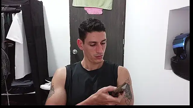 Snapshot of RaulRico chatting on June 20, 11:18 pm RaulRico online show from June 20, 11:18 pm