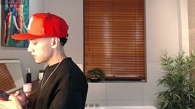 Snapshot of Spencerwhite_ chatting on June 1, 8:10 pm Spencerwhite online show from June 1, 8:10 pm