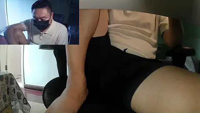 Snapshot of mrcake666 chatting on May 18, 2:29 am mrcake666 online show from May 18, 2:29 am