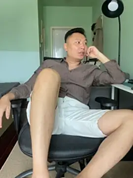Snapshot of mrcake666 chatting on June 22, 6:32 am mrcake666 online show from June 22, 6:32 am