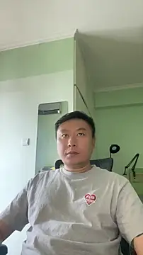 Snapshot of mrcake666 chatting on July 14, 10:21 am mrcake666 online show from July 14, 10:21 am