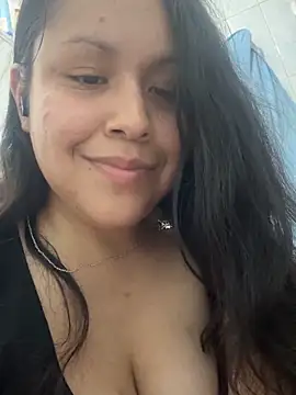 Snapshot of KeniaLuna chatting on April 23, 12:45 am KeniaLuna online show from April 23, 12:45 am
