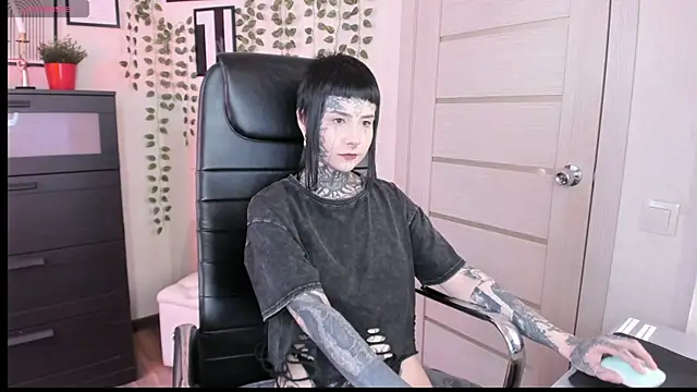 Snapshot of Bloood__Mary chatting on June 3, 11:02 am Bloood Mary online show from June 3, 11:02 am