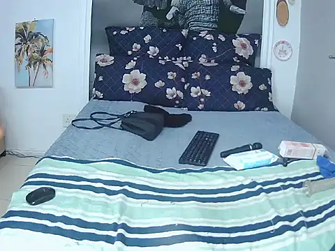 Snapshot of DivineShady chatting on June 18, 1:26 pm DivineShady online show from June 18, 1:26 pm