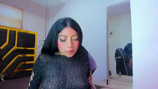 Snapshot of Ey_Im_simone_ chatting on July 2, 12:33 pm Ey Im simone online show from July 2, 12:33 pm