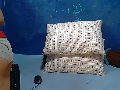 hotchilimom online show from March 24, 2:27 am