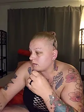 Snapshot of Lady_Peggi chatting on May 5, 4:04 pm Lady Peggi online show from May 5, 4:04 pm