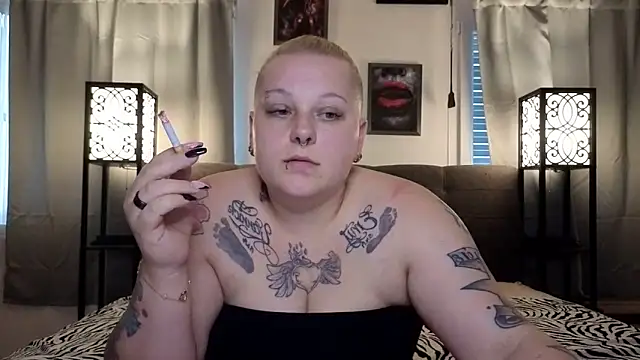 Snapshot of Lady_Peggi chatting on May 15, 3:19 pm Lady Peggi online show from May 15, 3:19 pm
