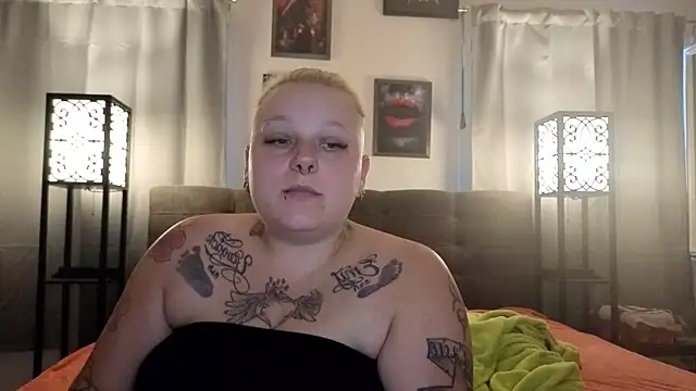 Snapshot of Lady_Peggi chatting on June 11, 6:28 pm Lady Peggi online show from June 11, 6:28 pm