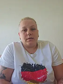 Snapshot of Lady_Peggi chatting on June 14, 9:22 am Lady Peggi online show from June 14, 9:22 am