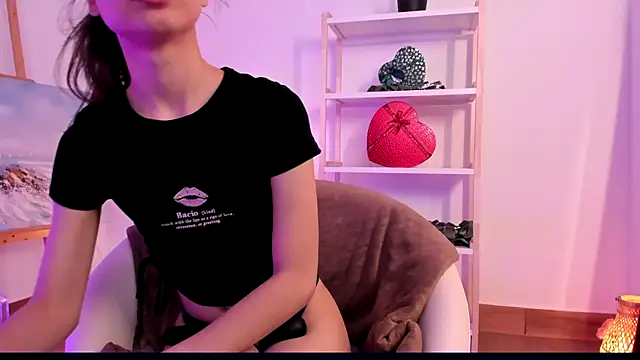 Snapshot of Mimi_Petittte chatting on July 8, 1:26 pm Mimi Petittte online show from July 8, 1:26 pm