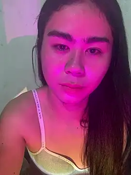 Snapshot of Alluringluna chatting on July 14, 2:23 pm Alluringluna online show from July 14, 2:23 pm